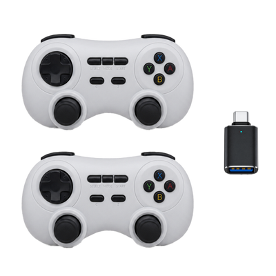 AISLPC RGPad02 doppi controller wireless con un ricevitore USB-C su uno sfondo trasparente.
