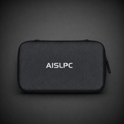 Vista frontal del estuche de transporte negro AISLPC para consolas portátiles retro, con una bolsa protectora de almacenamiento con cremallera y el logotipo AISLPC.